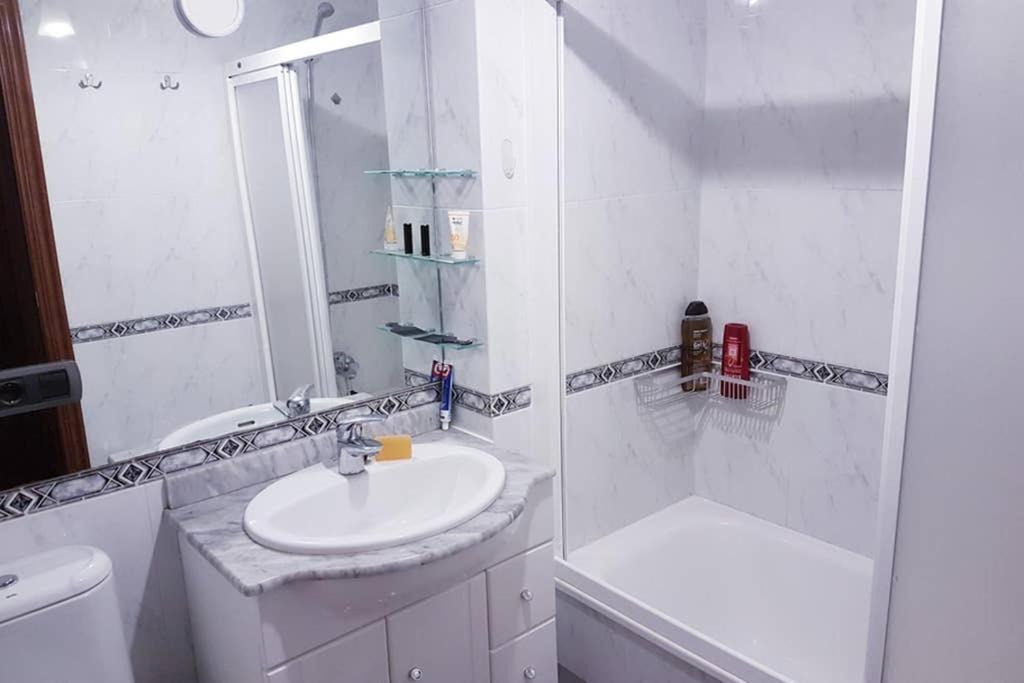 Apartamento Completo Con Parking Privado Y Wifi En San Roque 비고 외부 사진